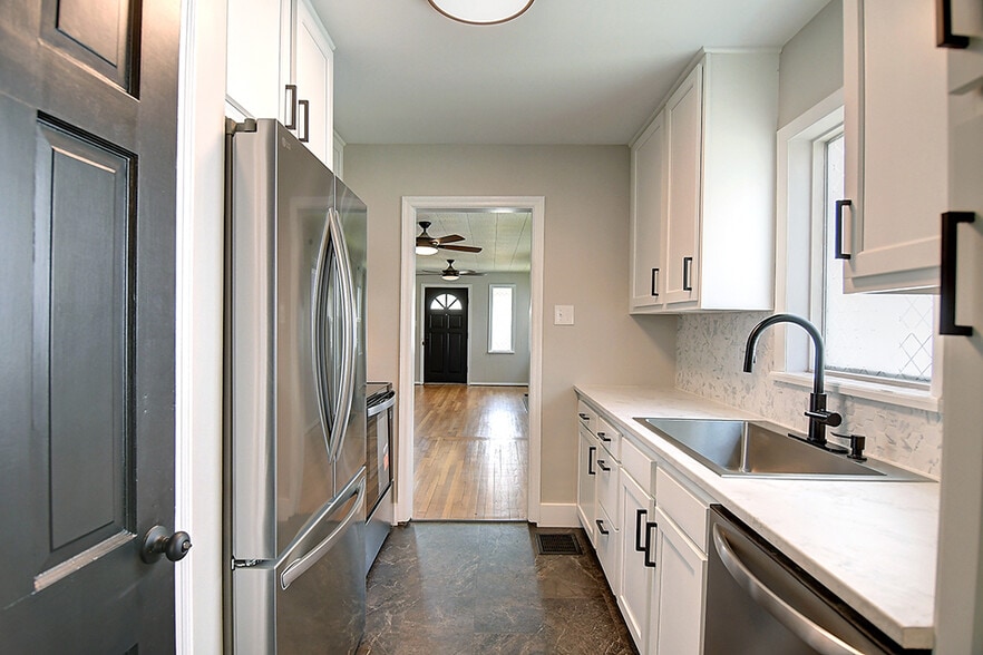 Building Photo - 523 Watervliet Ave