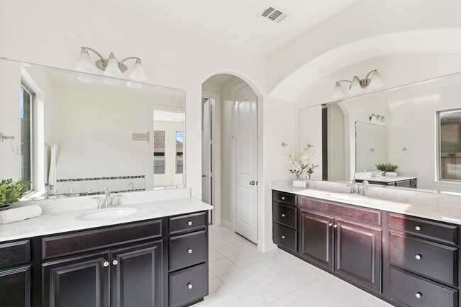 Building Photo - 124 Lavender Ln