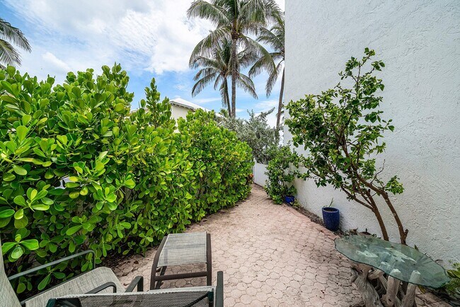 Building Photo - 2115 S Ocean Blvd
