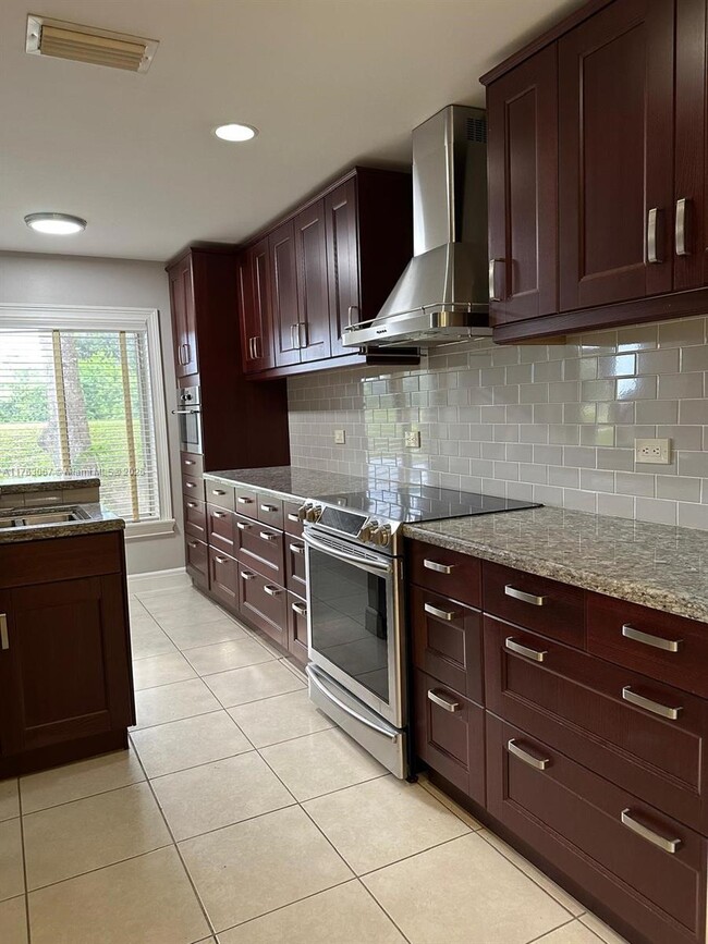 Building Photo - 16369 Malibu Dr