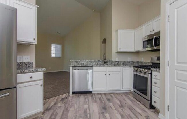 Building Photo - 966 Courtyard Ln E