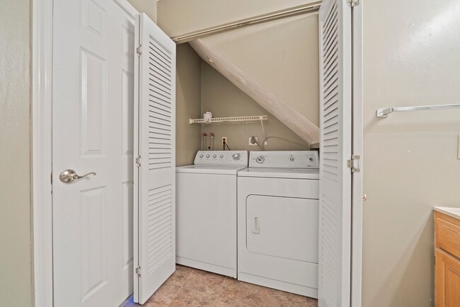 Building Photo - 600 County St