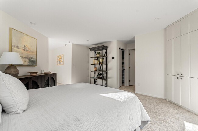 Building Photo - 3936 Holden Dr