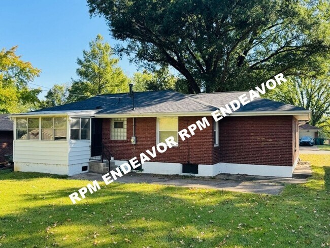 Building Photo - "Charming 4-Bedroom Haven with Sunroom, Ha...