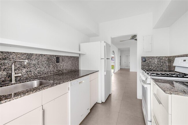 Building Photo - 7921 East Dr