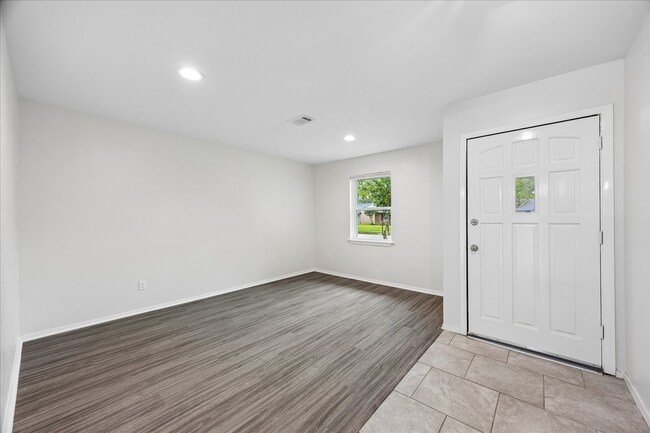 Building Photo - 5850 Southminster Dr