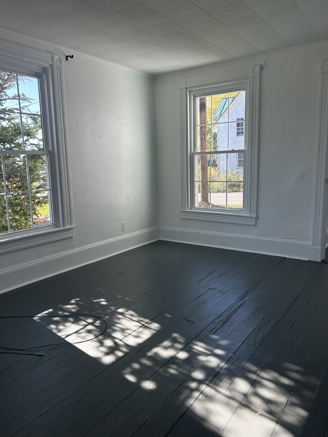 Building Photo - 11 Trinity St