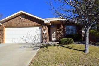 Building Photo - 3 Bed 2 Bath 1700 SF