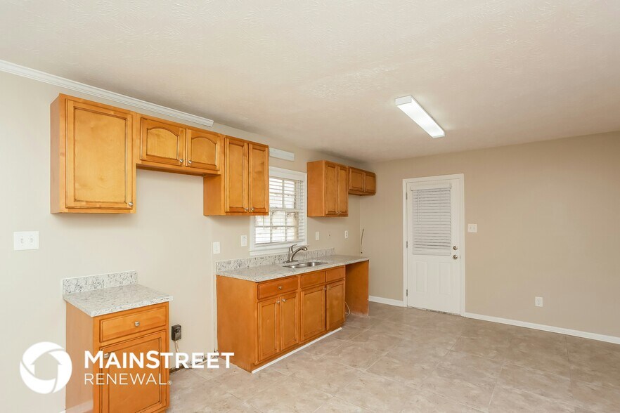 Building Photo - 2165 Knighton Dr