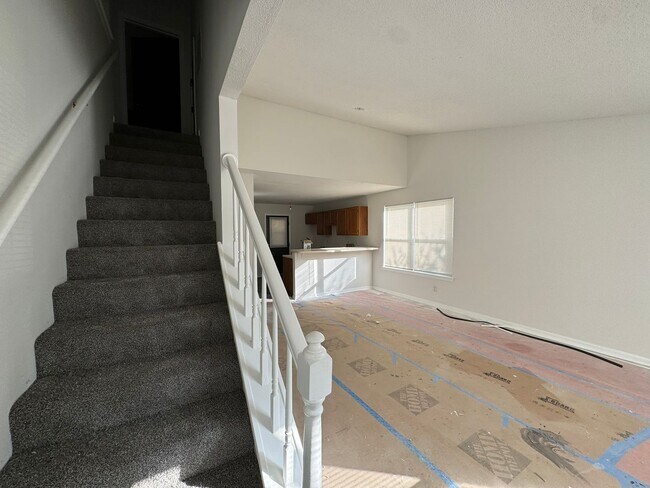 Building Photo - 5141-5143 Louisville Ct