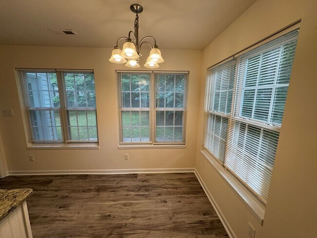 Building Photo - 6610 Cedar Cliff Dr