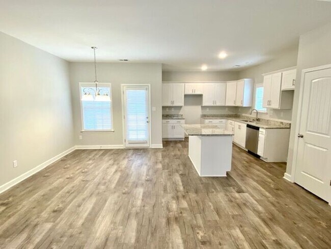 Building Photo - Move In Special! Move in by May 15, 2023 f...