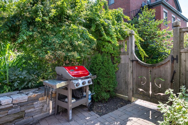 Building Photo - 229 Cumberland Ave