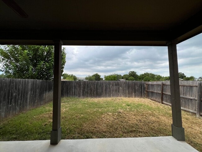 Building Photo - Luxury 3/2 Duplex in NBTX