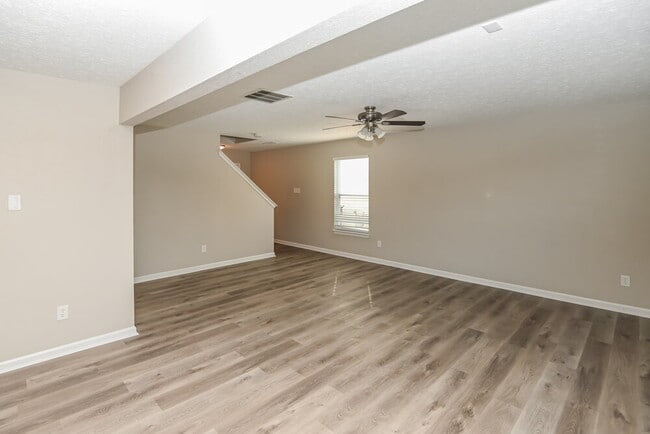 Building Photo - 831 Littleton Dr