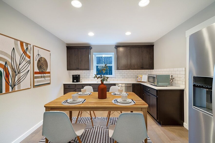 Building Photo - Stylish South Tabor apartment 5 blocks fro...