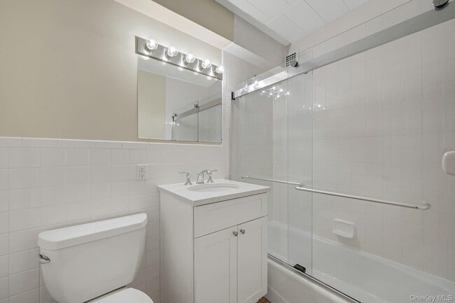 Building Photo - 505 White Plains Rd