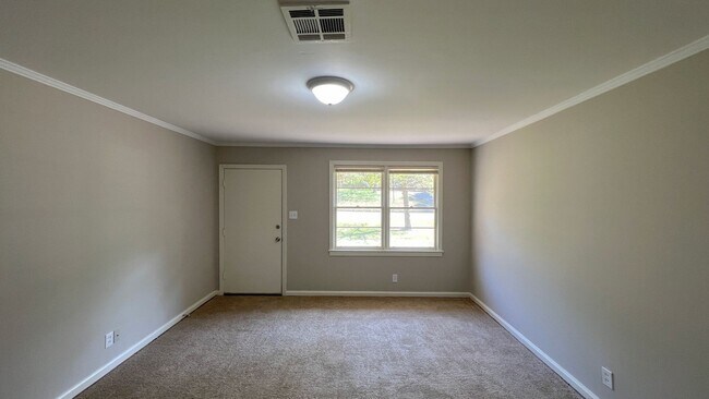 Building Photo - 3-Bedroom with so much to offer !