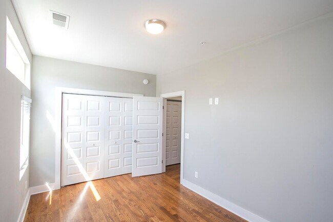 Building Photo - 1025 Dickerson Pike