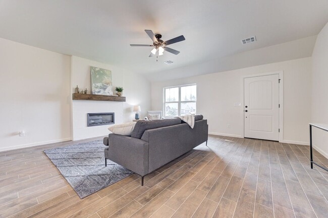 Building Photo - Brand New Home In Noble!