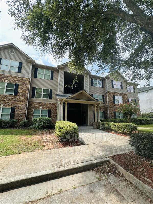 Building Photo - 5303 Fairington Club Dr
