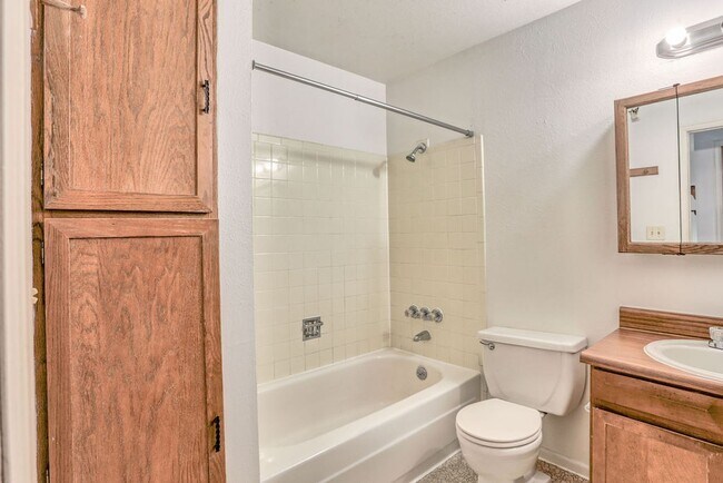 Building Photo - 836 Winchester Dr