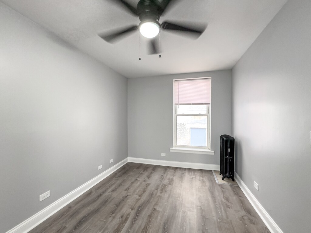 Building Photo - 4241 N Kenmore Ave