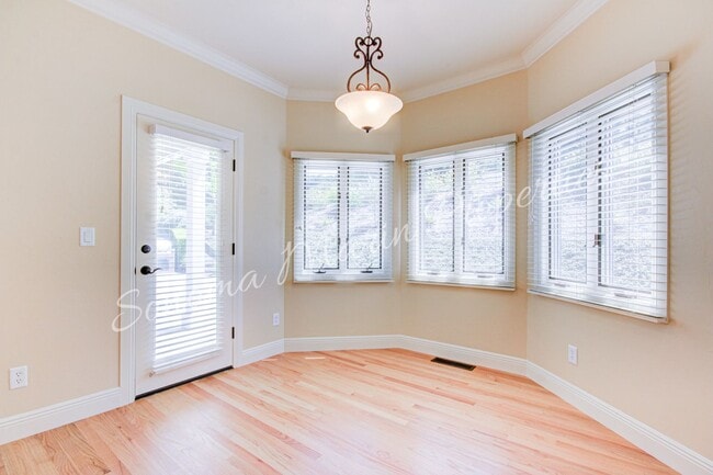 Building Photo - Panoramic Views from Hillside Custom Home on private drive