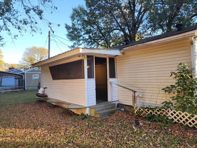 Building Photo - Nice 2 Bedroom
