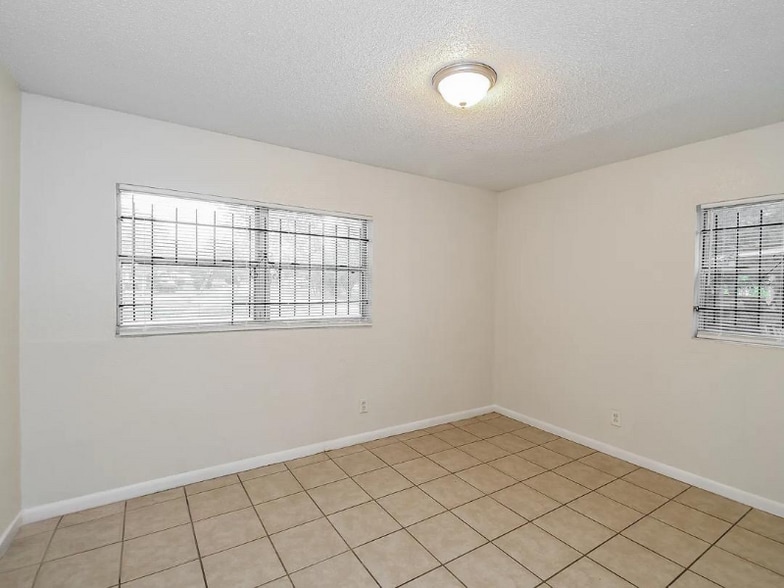 Building Photo - 3803 S Flamingo Terrace