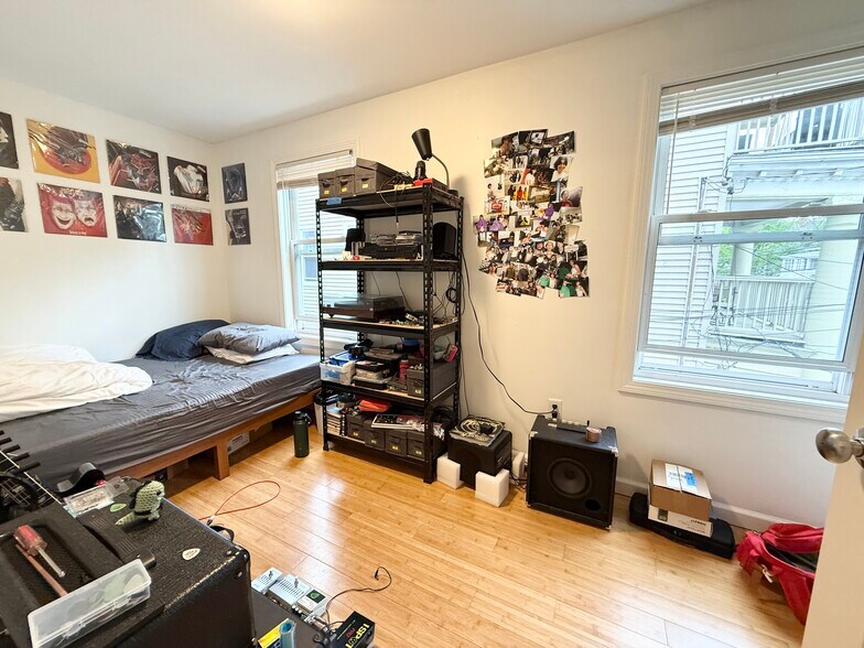 Building Photo - 110 Chester St