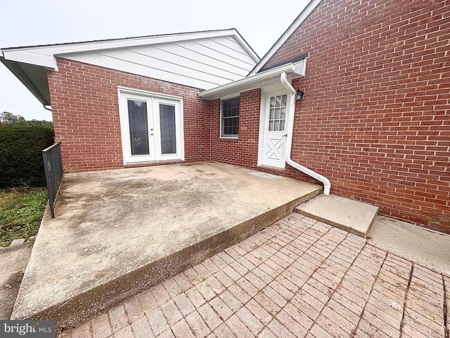 Building Photo - 2710 Academy Dr
