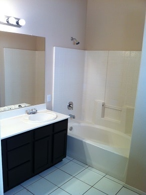Building Photo - 4 bed 2 bath hm located in The Seasons SW 93313  $2300 Rent +$2300 Dep