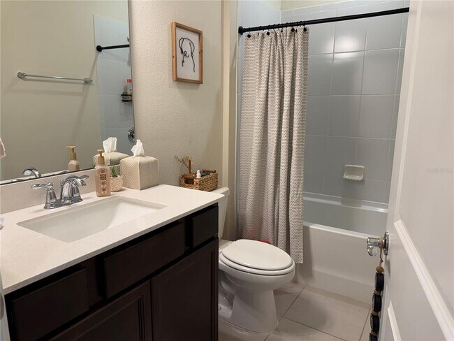 Building Photo - 2701 Serenity Gdn Dr