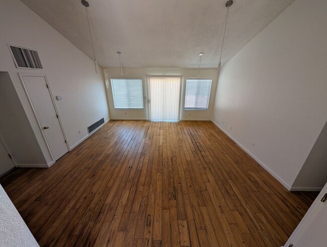 Building Photo - 1430 N Leawood Pl