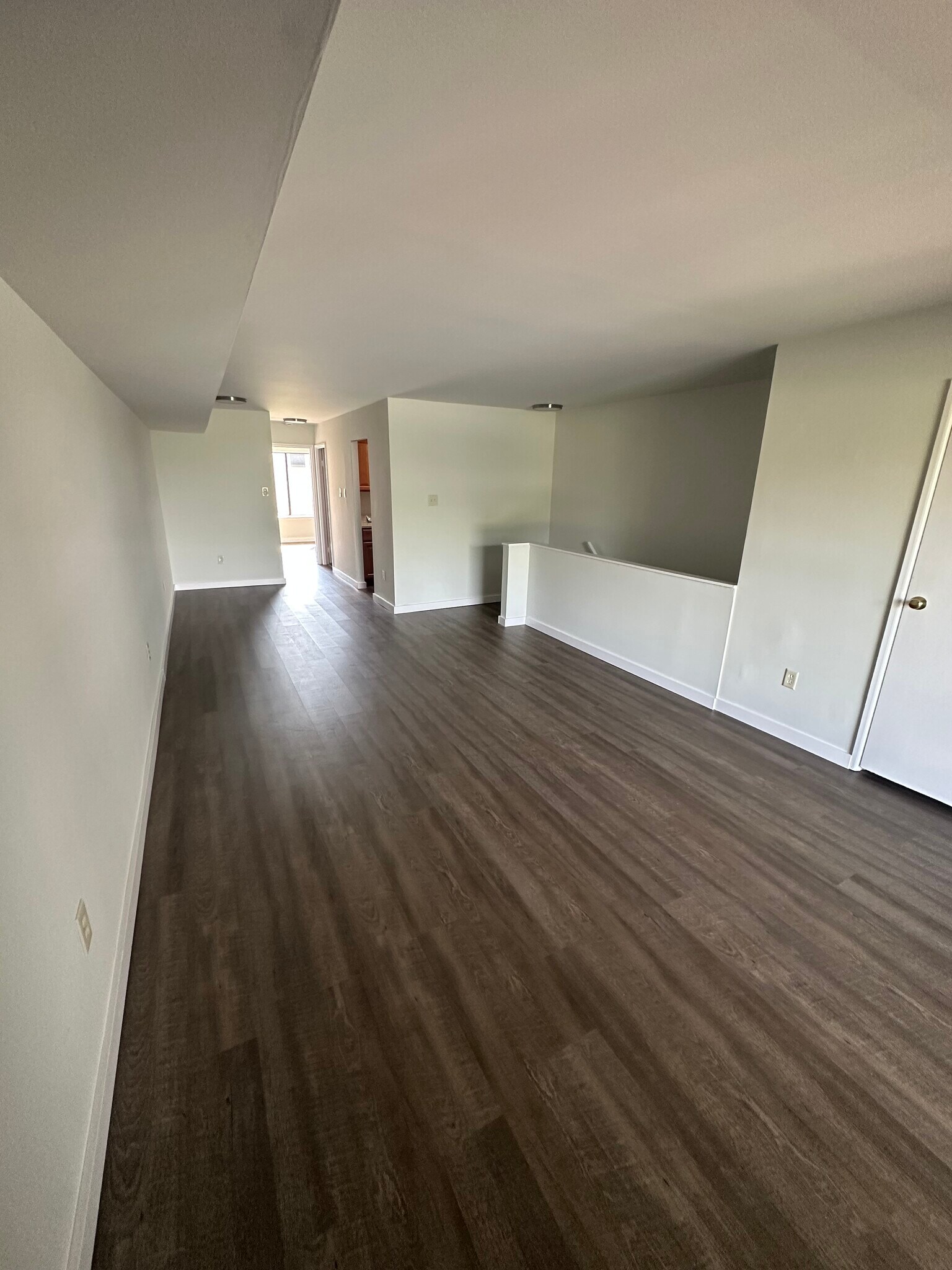 Building Photo - 54 Lancaster Est