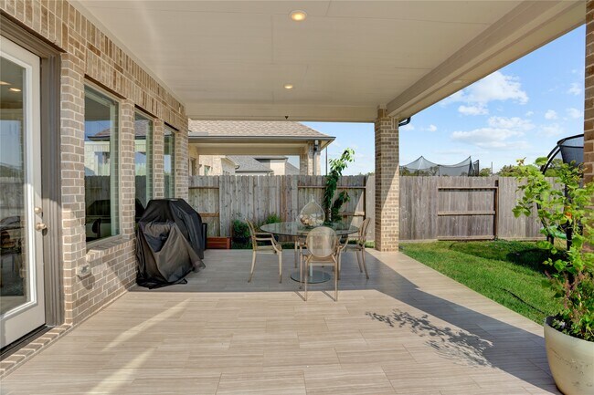 Building Photo - 1922 Pleasant Grove Dr