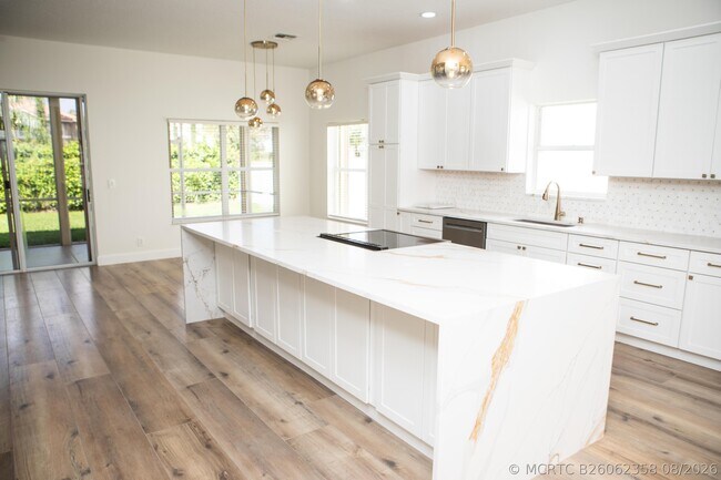 Building Photo - 10881 La Salinas Cir