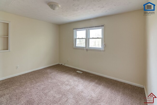 Building Photo - 1211 Dale Way