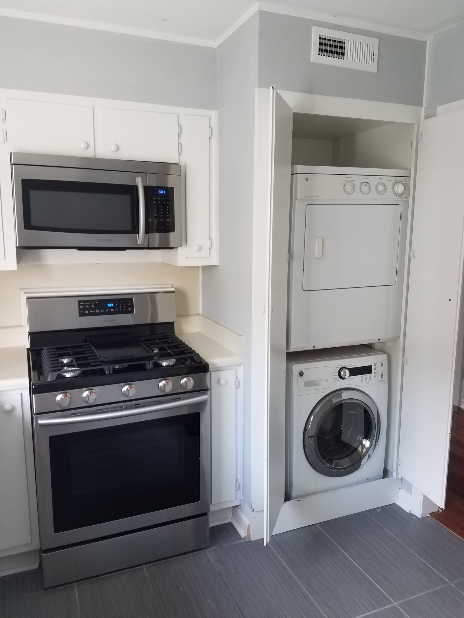 Building Photo - 104 Ardmore Pl NW