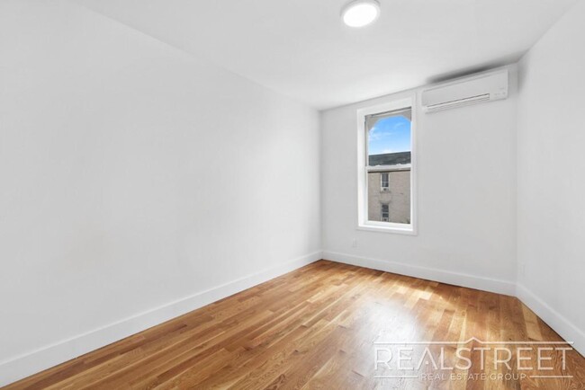 Building Photo - BRAND NEW 3 BED 2 Bath in Bushwick!