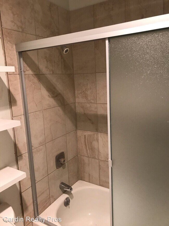 Building Photo - 1 br, 1 bath House - 2366 Roundhouse Rd