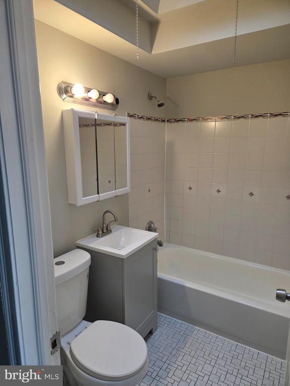 Building Photo - 1219 Passmore St