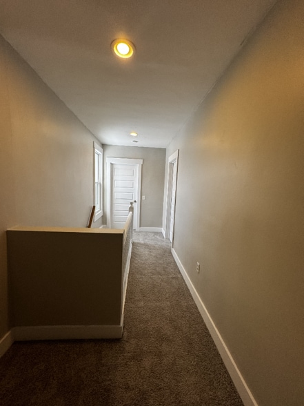 Building Photo - 53 N Oakley Ave