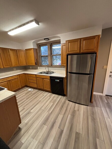 Building Photo - 601 Hillsboro Ave