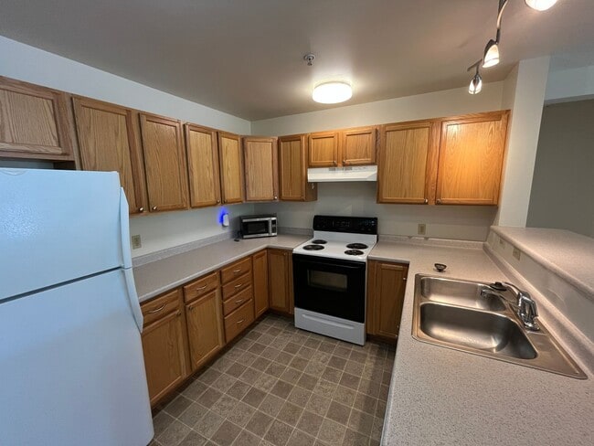 Building Photo - 2BD/1BA Condo at City's Edge, South Burlin...