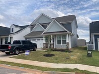 Building Photo - 19 Leander Dr