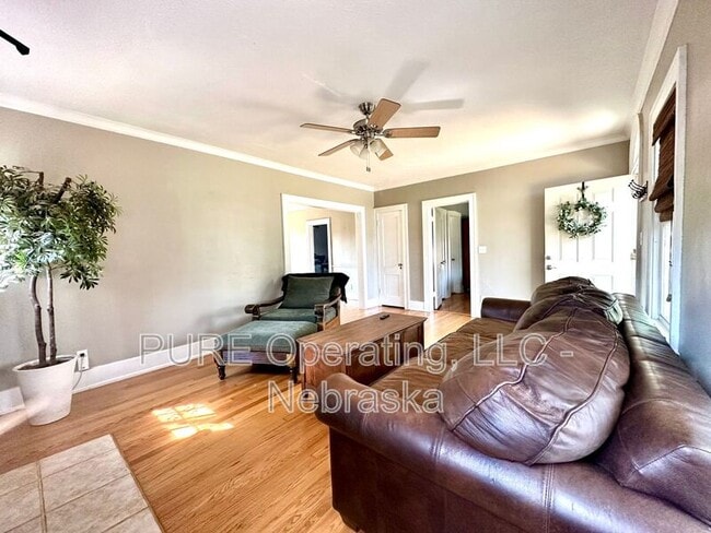 Building Photo - 5011 Miami St