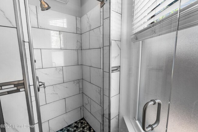 Building Photo - 1236 E Broadway