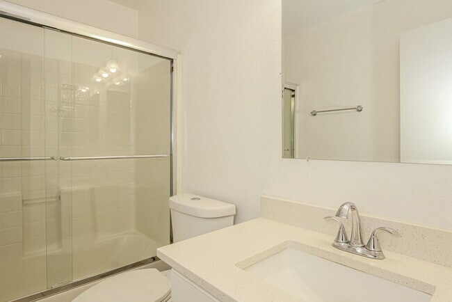 Building Photo - 15550 N Naegel Dr